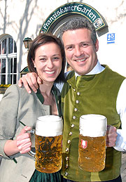 Wirte im Franziskanergarten: Margret und Markus Huber (Foto. Franziskanergarten)